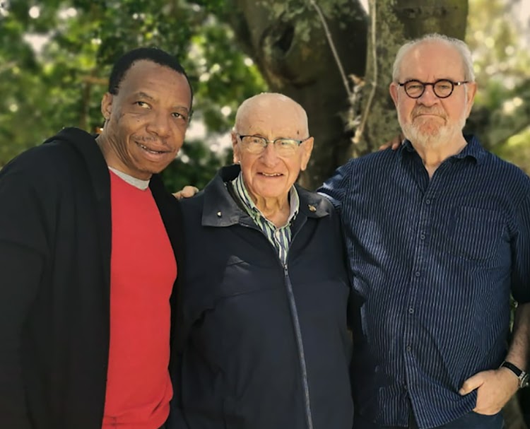 Eerw. Trevor Nthlola, Adriaan Vlok en Max Du Preez.